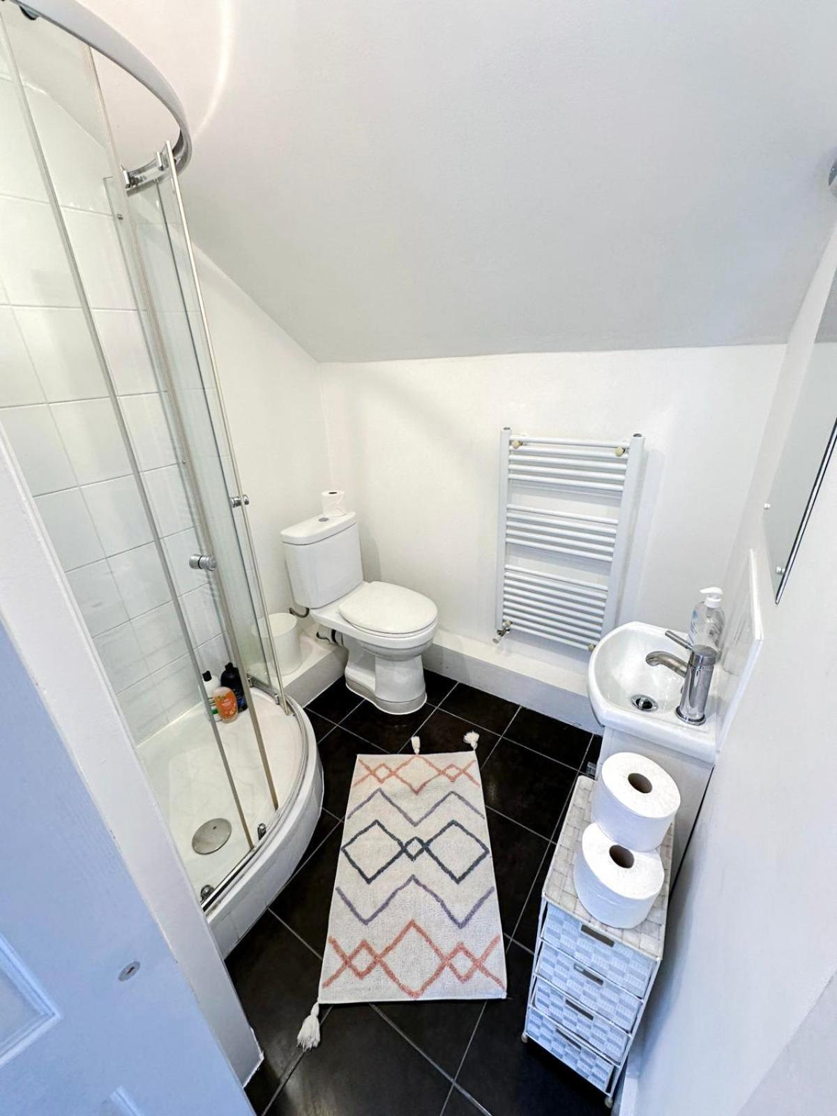Lovely 3 Bedroom Maisonette With Private Roof Terrace In Hammersmith Londra Esterno foto